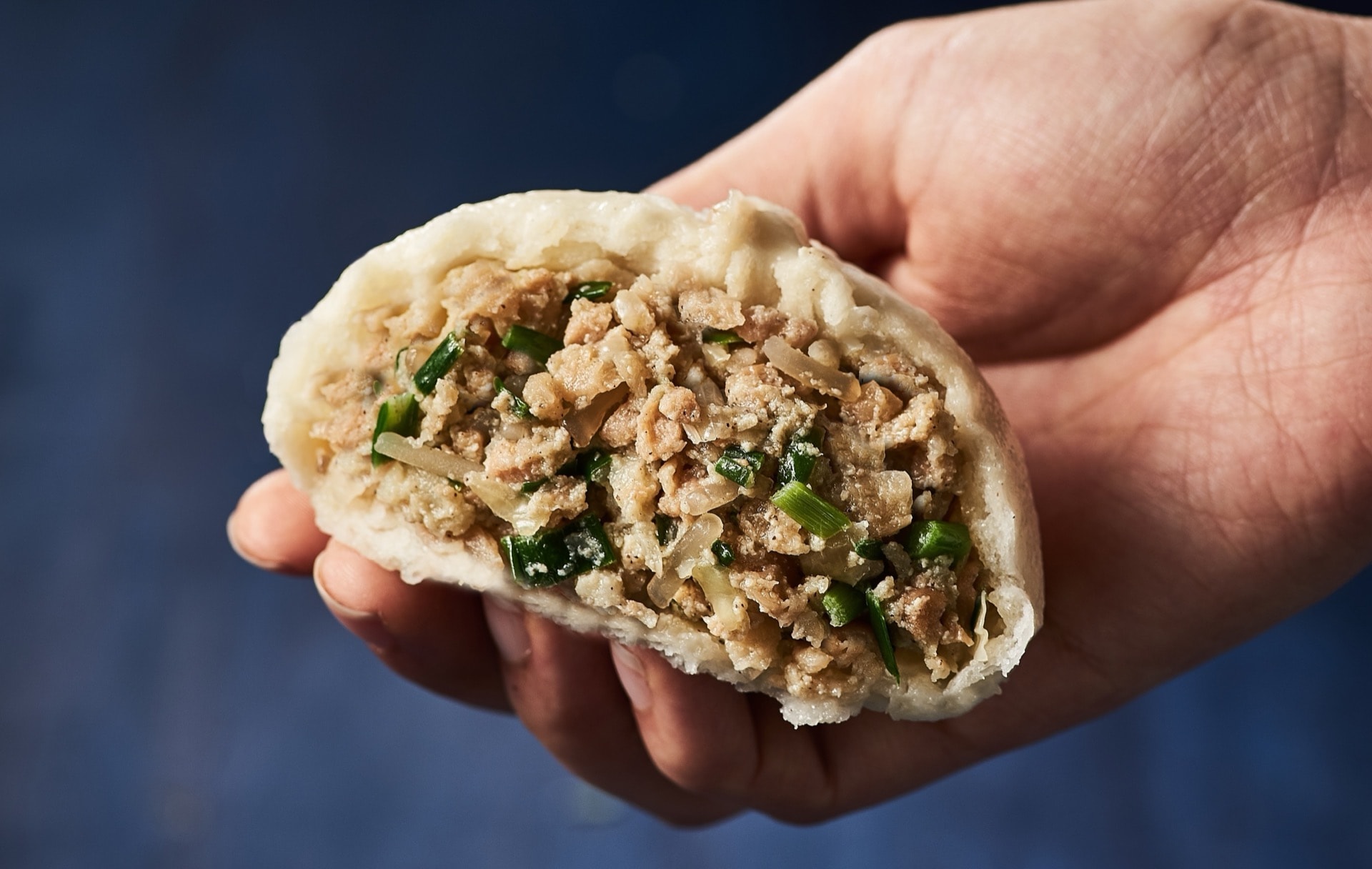 갓 빚은 손만두